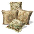 TWO PAIRS OF TAPESTRY CUSHIONS - Auktionsarchiv