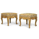 A PAIR OF NORTH ITALIAN ROCOCO GILTWOOD TABOURETS - Foto 2