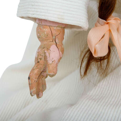 a.o. HEUBACH-KÖPPELSDORF 3-piece set of porcelain head dolls, late 19th/early 20th c. - фото 4