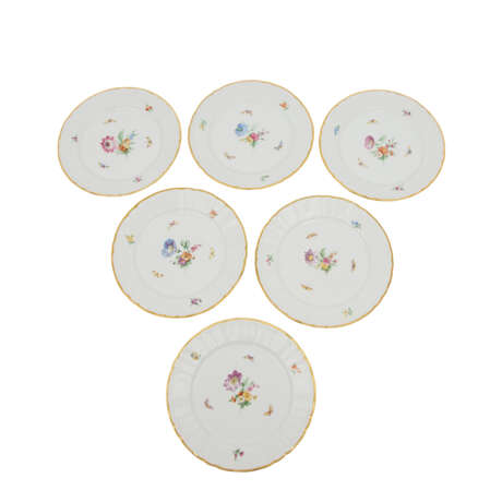 KPM BERLIN 12-piece set of service pieces with floral paintings, 20th c. 1st choice. - фото 2