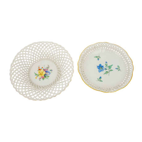 KPM BERLIN 12-piece set of service pieces with floral paintings, 20th c. 1st choice. - Foto 3