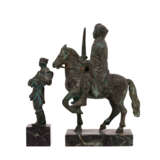 2 REPLICas: "Equestrian statuette Charlemagne" and "Bagpiper", - Foto 2