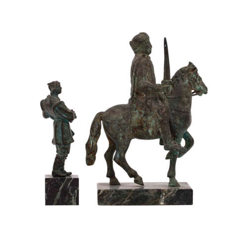 2 REPLICas: "Equestrian statuette Charlemagne" and "Bagpiper", - photo 4