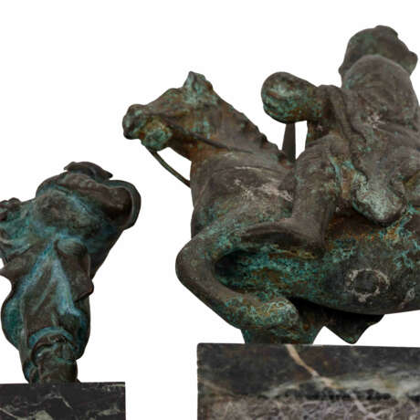 2 REPLICas: "Equestrian statuette Charlemagne" and "Bagpiper", - photo 6