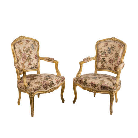 PAIR OF LOUIS XV STYLE FAUTEUILS - фото 1