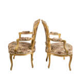 PAIR OF LOUIS XV STYLE FAUTEUILS - фото 3