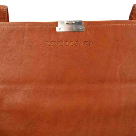 RENÉ LEZARD "Leather case with care and shaving utensils". - Foto 11