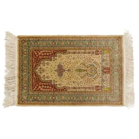Oriental rug made of silk. HEREKE, 100x68 cm. - фото 1