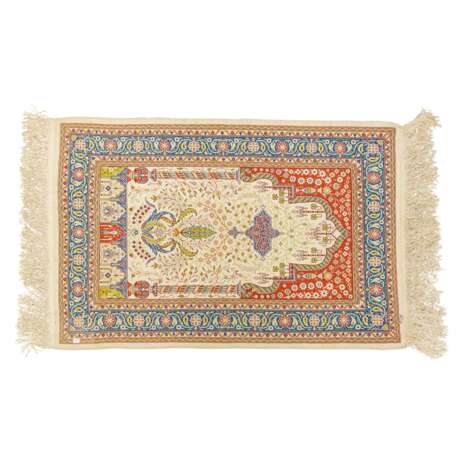 Oriental rug made of silk. HEREKE, 100x68 cm. - фото 2
