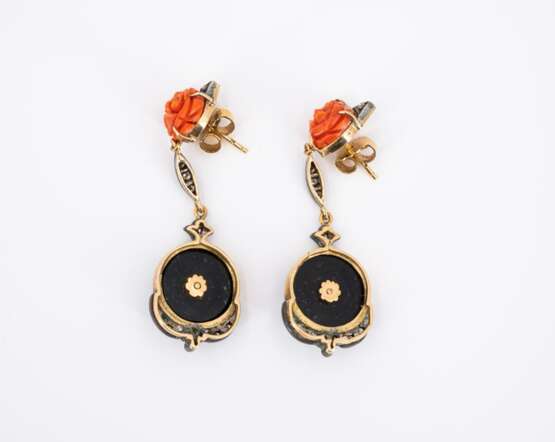 Onyx-coral-diamond set: earrings, ring and pendant - фото 3