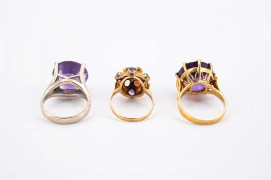 Mixed lot: Three gemstone rings - фото 3