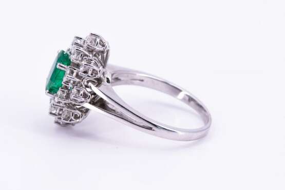 Emerald diamond ring - photo 2