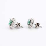 Emerald Diamond Stud Earrings - фото 2