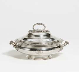 Lidded silver bowl with rocaille handle