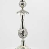 Pair of candlesticks with leaf collar - Foto 2