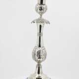 Pair of candlesticks with leaf collar - фото 4