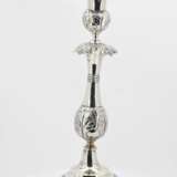 Pair of candlesticks with leaf collar - фото 5