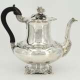 Silver coffee pot with flower knob and milk jug and sugar bowl with snail décor - Foto 8