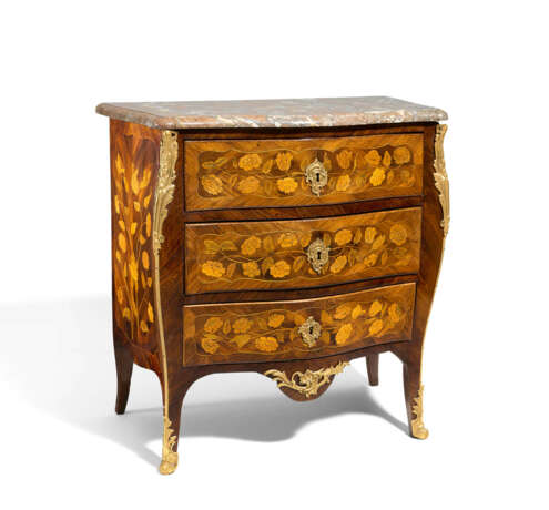 Small Louis XV chest of drawers - фото 1