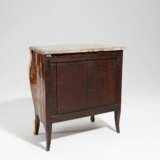 Small Louis XV chest of drawers - фото 2
