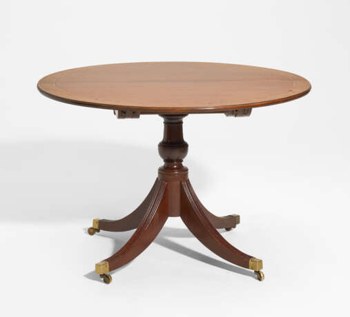 Runder Tisch und Folge von sechs Gondelstühlen - Foto 2