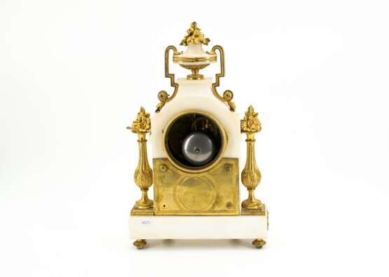 Pendulum clock with vase decor - фото 3