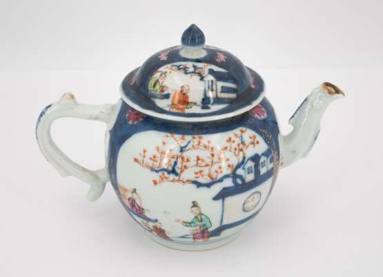 Teapot with figural scenes - photo 3