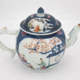 Teapot with figural scenes - фото 3