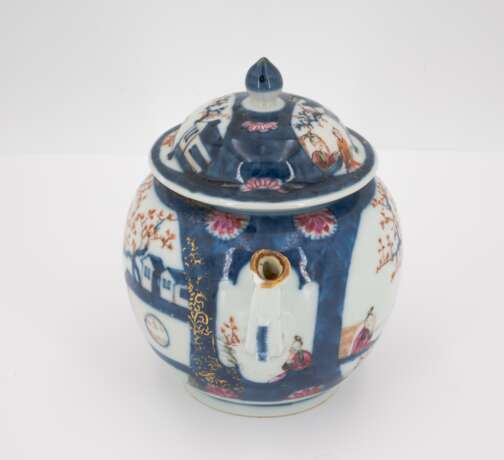 Teapot with figural scenes - фото 4