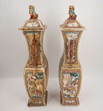 Pair of canton-style baluster vases with figural décor - фото 3