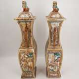 Pair of canton-style baluster vases with figural décor - photo 3