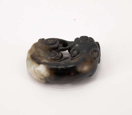 Small jade figurine - photo 2