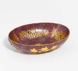 Small bowl with floral décor