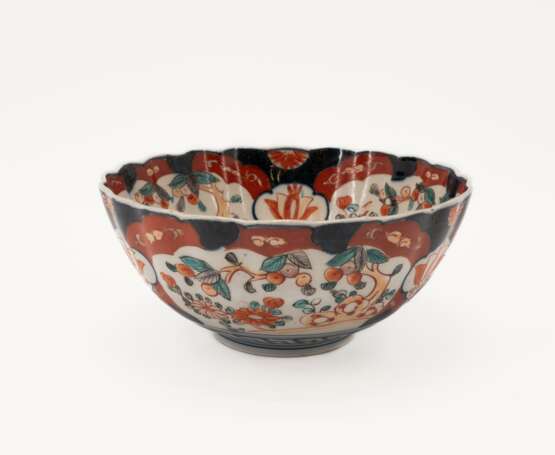 Bowl with flower décor - Foto 1