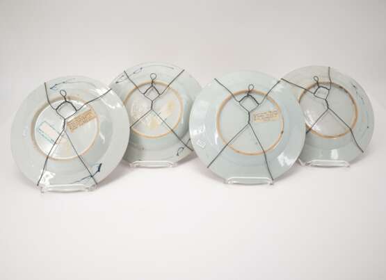 Four plates with flower decor - Foto 2