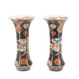 Pair of trumpet shaped vases with Imari décor - photo 1