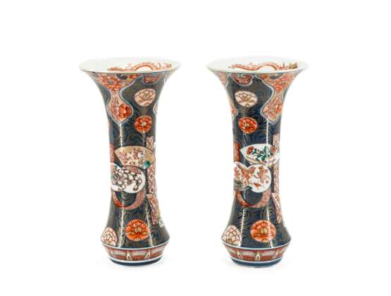 Pair of trumpet shaped vases with Imari décor - Foto 1