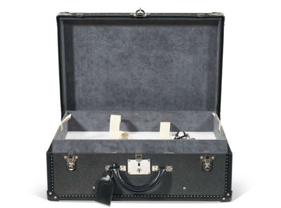 A SET OF FOUR BLACK TAIGA LEATHER HARDSIDED ALZER 60, 65 & 80 SUITCASES - Foto 3