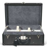 A SET OF FOUR BLACK TAIGA LEATHER HARDSIDED ALZER 60, 65 & 80 SUITCASES - Foto 3