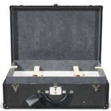 A SET OF FOUR BLACK TAIGA LEATHER HARDSIDED ALZER 60, 65 & 80 SUITCASES - фото 5