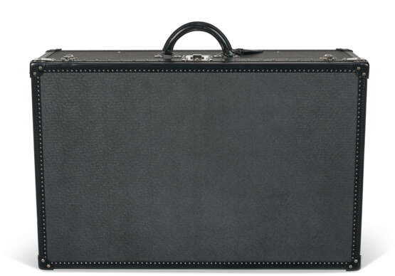 A SET OF FOUR BLACK TAIGA LEATHER HARDSIDED ALZER 60, 65 & 80 SUITCASES - фото 6