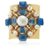 CHANEL PAIR OF GRIPOIX GLASS AND GILT METAL CUFF BRACELETS - фото 2