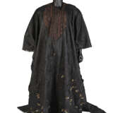 A BLACK AND BROWN COTTON WOVEN CRINKLE PLISS&#201; CAFTAN - фото 1