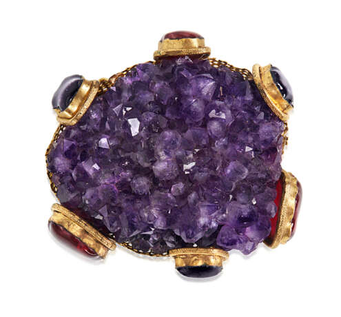 CHANEL AMETHYST GEODE AND GRIPOIX GLASS PENDANT-BROOCH - photo 1