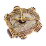 CHANEL AMETHYST GEODE AND GRIPOIX GLASS PENDANT-BROOCH - photo 3