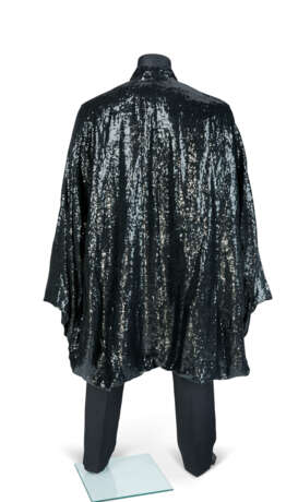 A BLACK BEADED SILK AND SEQUINED EVENING TUNIC - фото 2