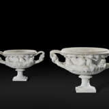 A MONUMENTAL PAIR OF MARBLE ‘WARWICK’ VASES - фото 1