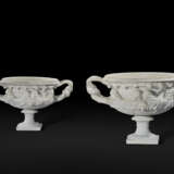 A MONUMENTAL PAIR OF MARBLE ‘WARWICK’ VASES - photo 3