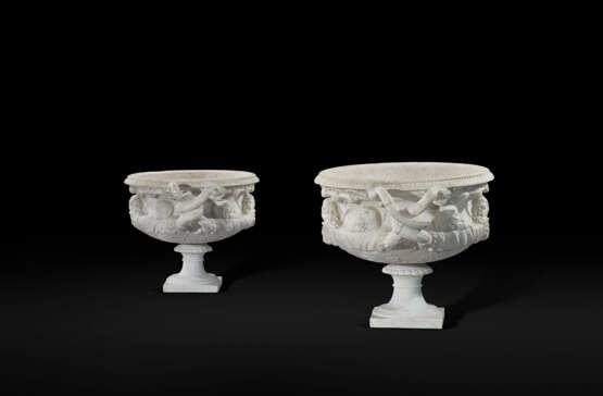 A MONUMENTAL PAIR OF MARBLE ‘WARWICK’ VASES - фото 4