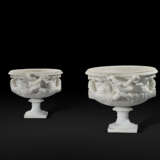 A MONUMENTAL PAIR OF MARBLE ‘WARWICK’ VASES - photo 4